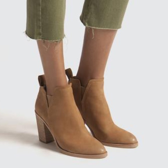 Distressed Nubuck Leather Pointy Toe Ankle Boots - Picture 4 of 4